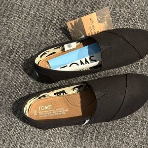 Tom’s canvas shoes